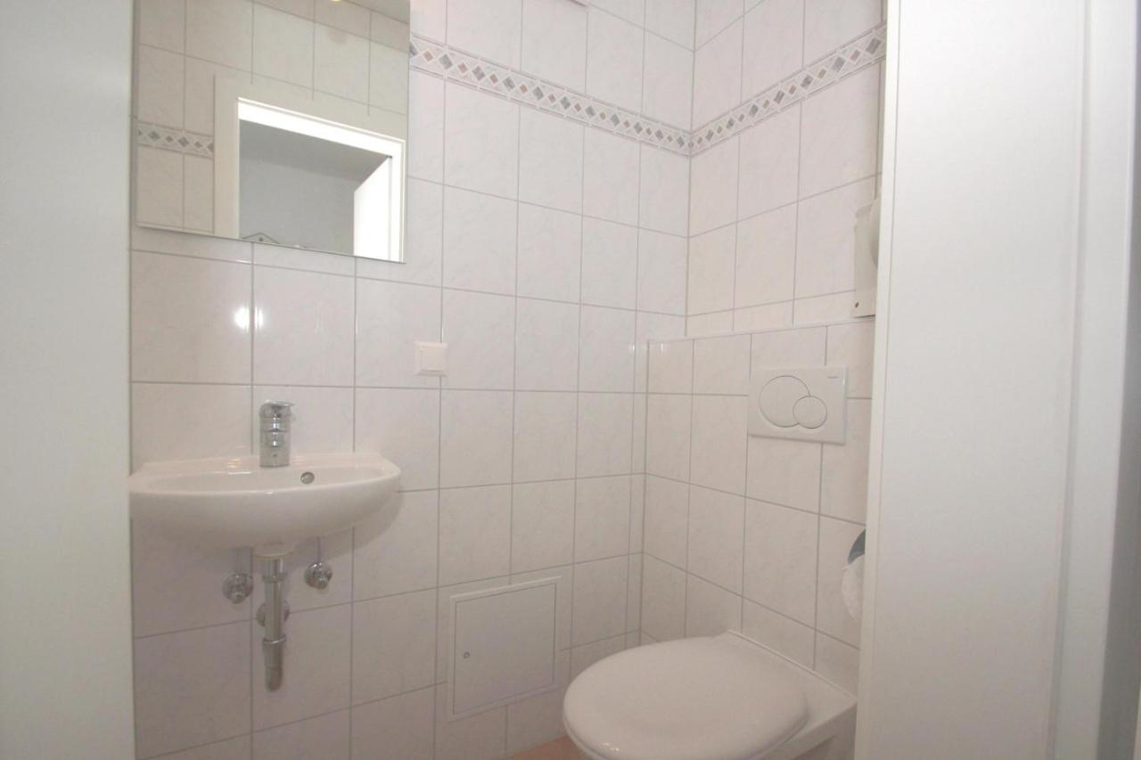 Hafennahe Ferienwohnung Mit Balkon Und Meerblick - Hafenhaeuser Wiek Wohnung 06 Wiek auf Rügen المظهر الخارجي الصورة